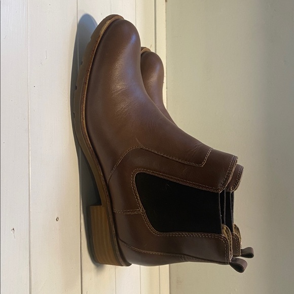 Women’s Sofft brown leather ankle boots. Cute fall slip on boot. - Picture 9 of 9